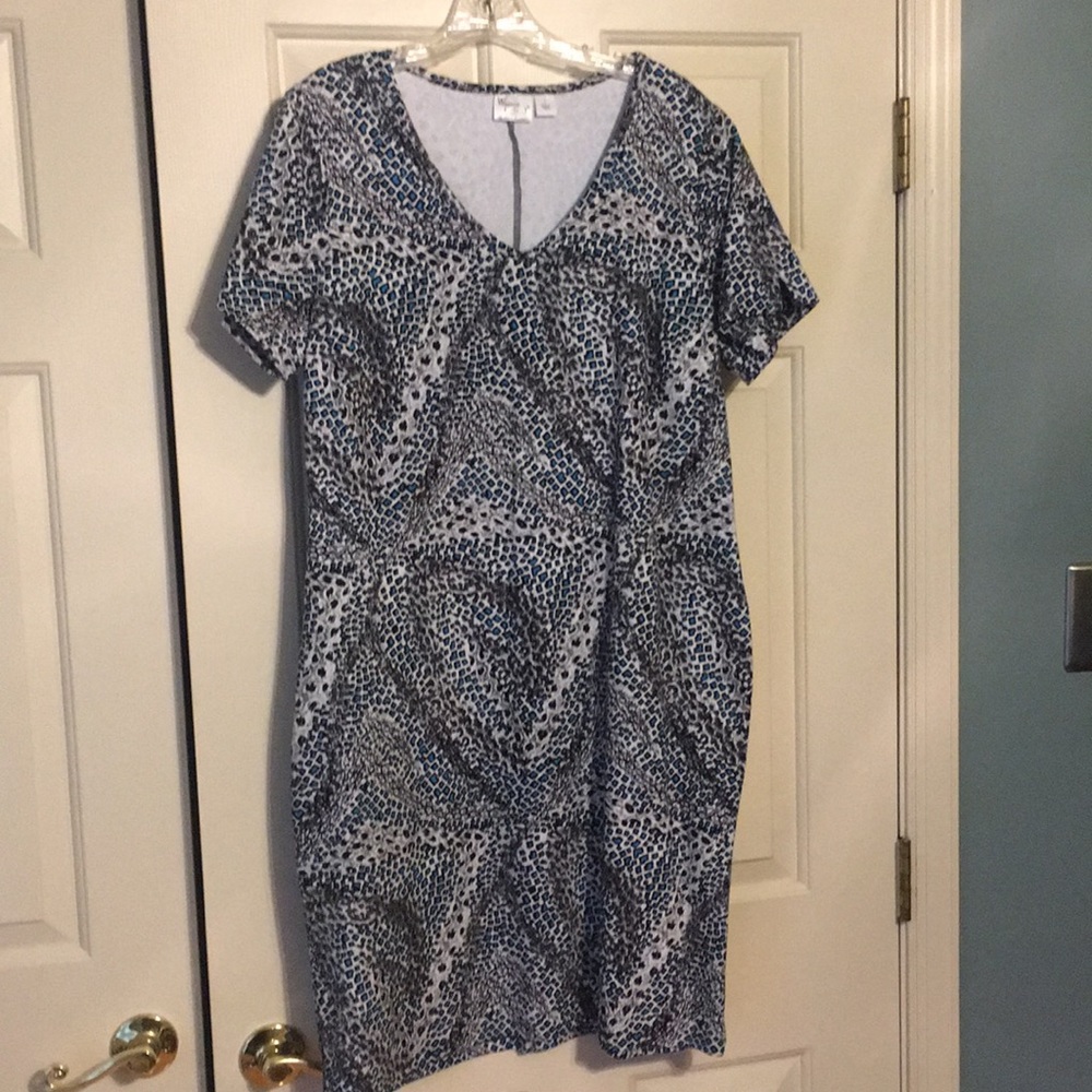 Snakeskin print t-shirt dress with v-neck